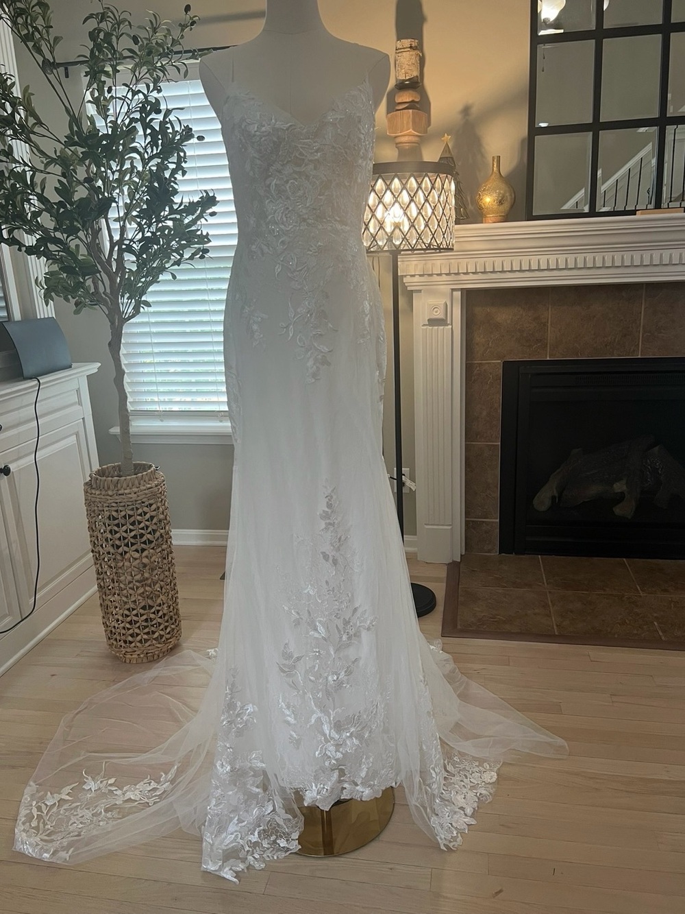 Lulu's White Lace Everlasting Bridal Gown